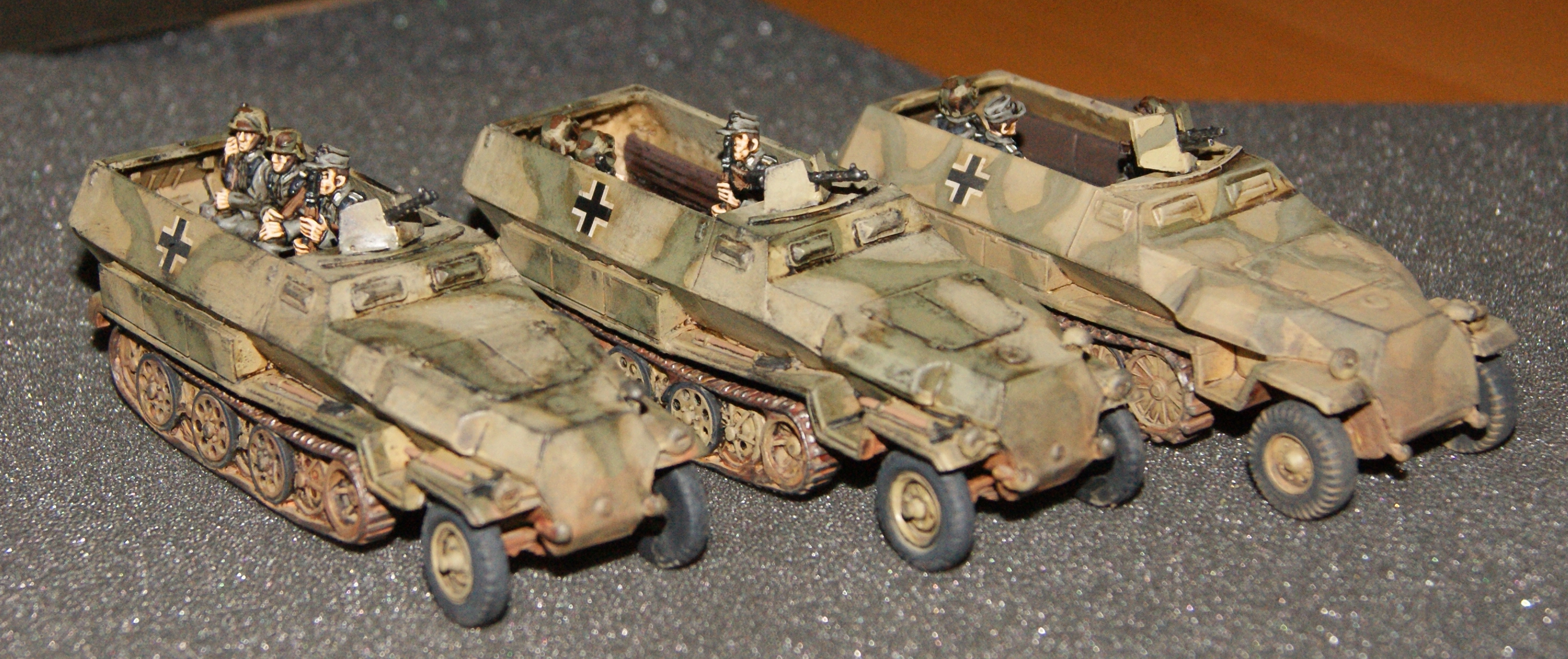 Zvezda 3585 - Figurines : Équipage Half Track allemand 1/35 Zvezda 3585 - Figurines : Équipage Half Track allemand 1/35